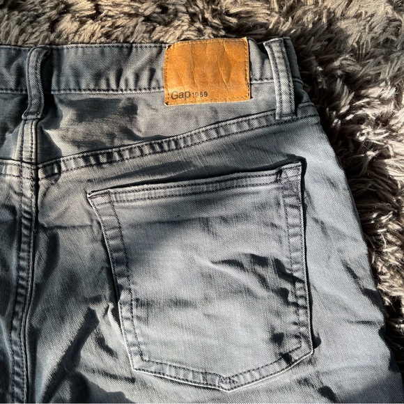 GAP Blue Jean Shorts with Raw Edge and Mid-Rise Fit - Picture 5 of 7